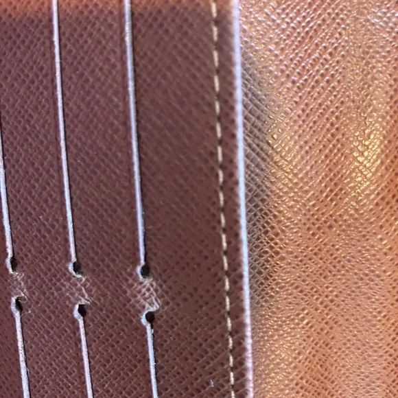 LOUIS VUITTON QUILTED SARAH WALLET - Picture 9 of 14